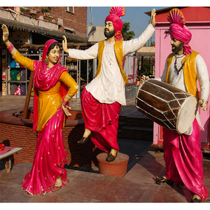 Statue de danse traditionnelle punjabi pour mariages, décoration punjabi, statues en fibre, décor culturel punjabi, statues en FRP pour événements au Royaume-Uni - Product Image 1