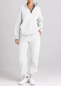 Ensembles de survêtements personnalisés pour femmes : veste à capuche zippée et pantalon évasé (legging) – Ensemble 2 pièces pour l'entraînement - Product Image 5