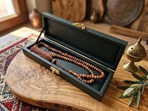 Tasbeeh de madera natural diseñado para la oración islámica diaria y el uso en Zikr. Tasbeeh de madera hecho a mano, diseñado para un uso suave y cómodo. - Product Image 5