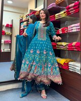 Kurti de Fiesta Moderno con Diseño Indio, Bordado en Seda, Bloques de Color Vibrantes, de Secado Rápido, Reversible y Elástico, Venta al por Mayor Ready Mate