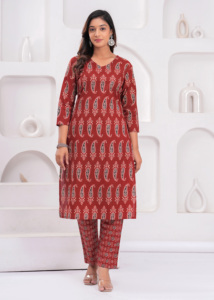 Conjunto de Salwar Kameez de Algodón Estampado Color Granate con Dupatta de Diseño para Mujer |   Ropa Étnica Tradicional |   Conjunto Informal - Product Image 2