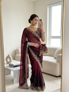 Ropa de fiesta: Saree de satén acolchado con bordado de lentejuelas de 3 mm, borde rico, todo bordado, blusa de diseñador Aarco con diseño Buttis y efecto arrugado. - Product Image 6