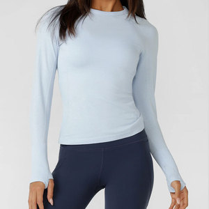 Nueva Camiseta Deportiva Acolchada para Mujer con Orificios para Pulgares, Cuello Redondo Personalizado, Color Sólido, Manga Larga - Product Image 1