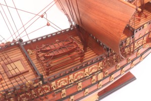 SOBEREÑO DE LOS MAREJES |   100% MADERA DE ROSA |   Maqueta de Barco Histórico del Reino Unido Hecha a Mano en Madera, Edición Especial para Amantes de la Nautica, Decoración - Product Image 4