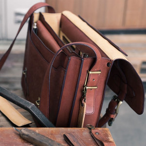 Sac à bandoulière pour ordinateur portable unisexe de 17 pouces, léger, grande capacité, avec logo imprimé personnalisé, en cuir protecteur avec sangle, bagage d'affaires - Product Image 4