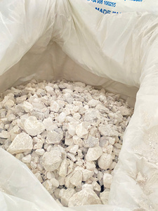 NAM THANG Cal Viva (CaO) a Base de Piedra Caliza de Alta Calidad, 90% de Contenido, Personalizable, en Grumos, Bolsa de 25kg de PE/PP, Vietnam - Fuente Confiable de Acero - Product Image 1