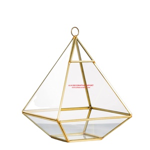 Pyramide dorée verticale en métal et verre géométrique tenture murale Terrarium en laiton présentoir de table en verre Terrarium suspendu jardinière - Product Image 1