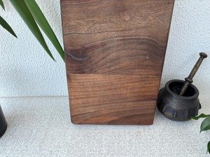 Planche à découper en bois artisanale, design dernier cri, personnalisable, pour accessoires de cuisine, usage domestique, hôtelier et en restauration. - Product Image 6