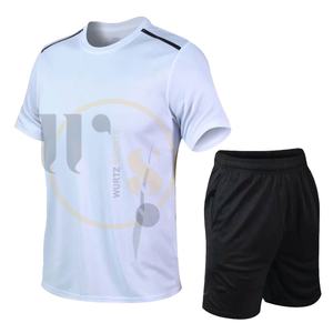 Uniformes de football pour adultes sur mesure de haute qualité vêtements de sport en plein air en polyester durable avec impression high-tech conçue par le fabricant - Product Image 1