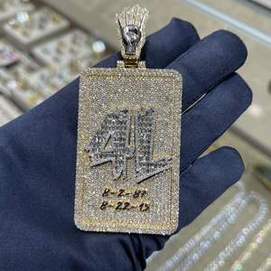 Colgante Conmemorativo 9/11 de Lujo Personalizado con Moissanita y Acabado en Oro Premium, Joyería Hip Hop con Brillo VVS - Product Image 3