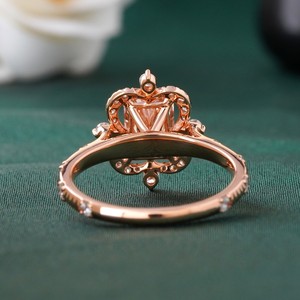 แหวนเพชรทรงรีสีส้มแดงแฟนซี 1.30 กะรัต เพชรเลี้ยงในห้องปฏิบัติการ ความสะอาดระดับ VS1 ตัวเรือนแบบหนามเตย ทอง 14K เครื่องประดับชั้นดี - Product Image 5