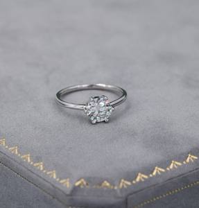 Bague de fiançailles classique à pierre unique en moissanite de 1 carat en argent sterling, bague à six griffes en moissanite - Product Image 2
