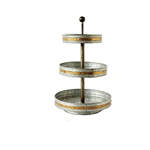 Support à gâteau en métal galvanisé à 3 niveaux, fait main, style ferme, plateau de service, présentoir à desserts, support à cupcakes pour mariage et fête - Product Image 1