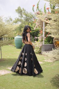 LAMOUNT Lehenga Choli para Mujer, Estampado en Dorado sobre Seda, Largo hasta el Suelo, Ropa Tradicional India para Bodas y Fiestas, Talla Regular - Product Image 3