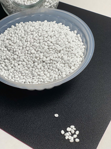 Masterbatch de remplissage CaCO3 à haute dispersion pour le moulage par soufflage de PP et PE, sacs tissés, bouteilles haute opacité pour cosmétiques, sacs de courses - Product Image 3