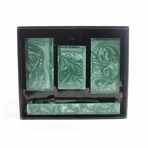 Juego de Baño de Resina con Diseño Único en Espiral y Detalles Dorados, 4 Piezas, Incluye Dispensador de Jabón, Portacepillos de Dientes y Bandeja para Artículos de Baño, al Mejor Precio - Product Image 6