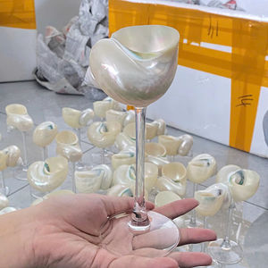 Verre à vin haut de gamme en coquillage marin, fabriqué avec des coquillages marins naturels et du verre, pour la restauration, Vietnam. - Product Image 1