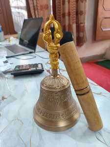 Campana Tibetana de Latón Hecha a Mano con Acabado Pulido Brillante, Forma Redonda, Mango de Madera, Regalo de Diwali, Calidad Superior, Entrega Rápida - Product Image 1