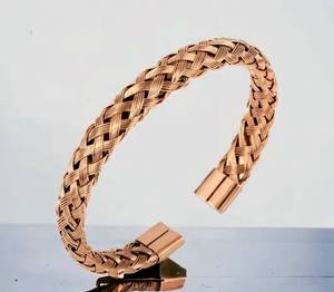Brazalete trenzado de cobre, latón y acero con imanes - Brazalete magnético en espiral de 3 metales, artesanía en metal - Product Image 3