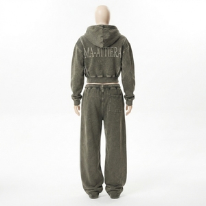 Conjunto deportivo de dos piezas para mujer: sudadera con capucha corta con cremallera y pantalones jogger de pierna ancha - Product Image 3