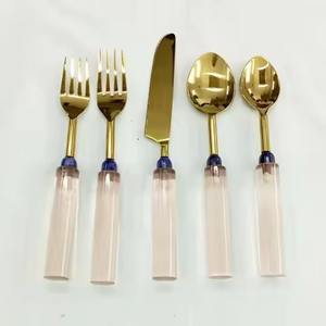 Juego de cubiertos de latón dorado premium con mango blanco, vajilla de lujo, cubiertos elegantes para restaurante, hotel, banquete, cena - Product Image 1