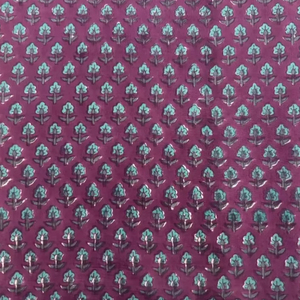 Tela de algodón estampada a mano con motivos verdes Buti sobre base marrón, material artesanal indio de algodón suave para vestidos. - Product Image 2