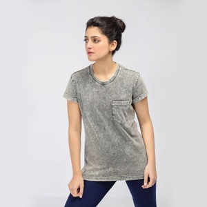 T-shirt en coton gris délavé à manches courtes, col rond, coupe ajustée, motif tricoté respirant sur le devant, motif lettres, pour femme - Product Image 6