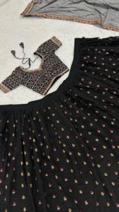 Lehenga Choli Maxi Noir Vintage Brodé à Pois pour Femme, en Tissu Modal, à Ourlet Évasé, Réversible, Coupe Classique, pour Mariage et Fête - Product Image 5
