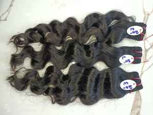 Extensiones de Cabello Remy Indio Virgen de Alta Calidad, Suaves, Lisas, Onduladas, Sedosas, Brillantes, con Ondas Naturales - Product Image 4