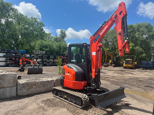 Mini-excavatrice Kubota U35-4 efficace, conçue pour les espaces restreints avec technologie de rotation zéro, moteur puissant - Product Image 5