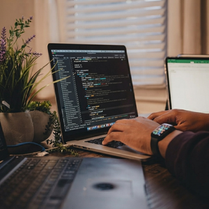 UNIVENTURE: Sistemas Avanzados de Amplificación de Tráfico para Desarrolladores de iOS y Marcos de Aplicaciones Móviles Dirigidas para Empresas - Product Image 4