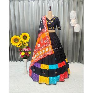 FANCY MUSELINA ALGODÓN DIGITAL IMPRESO ESPEJO TRABAJO LEHENGA CHOLI CON DUPATTA NEGRO - Product Image 1
