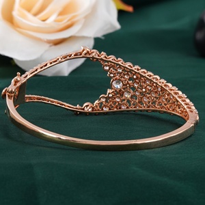 Brazalete de Oro Rosa de 14K con Bisel y Diamantes Cultivados en Laboratorio de 3.62 CT, Diseño de Racimo de Burbujas, Pulseras y Brazaletes de Diamantes - Product Image 4