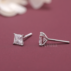 Boucles d'oreilles clous en diamant de laboratoire certifié IGI, taille princesse, or blanc/jaune et rose 14 carats, solitaires carrés - Product Image 4