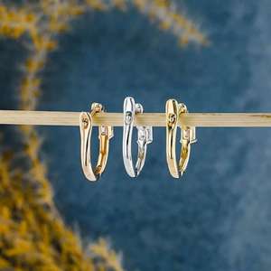 Boucles d'oreilles créoles minimalistes de luxe plaquées or avec diamants de laboratoire taille baguette, bijoux unisexe, cadeau - Product Image 3