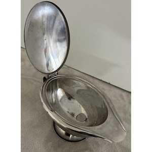 Salsera de Metal Hecha a Mano con Asa Decorativa - Product Image 4