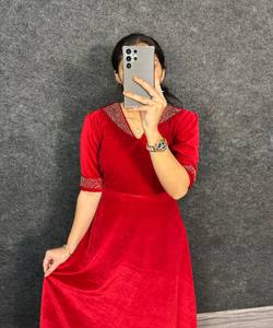 Kurti Femme en Coton Multicolore, Style Riche et Élégant, en Velours, Broderie Main, Pièce Unique, Pour Usage Quotidien, Dernier Design de Créateur, Prix de Gros - Product Image 2