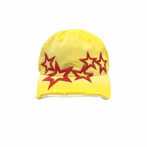 Gorra amarilla desgastada con bordado de estrella roja, de 6 paneles, estilo casual para adultos, para usar en primavera y verano. - Product Image 1