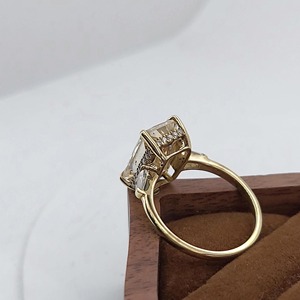 Bague de fiançailles en diamant de laboratoire taille radiant 5 carats, Bague de fiançailles taille radiant, Solitaire taille radiant, Solitaire Pro taille radiant 5 carats - Product Image 4