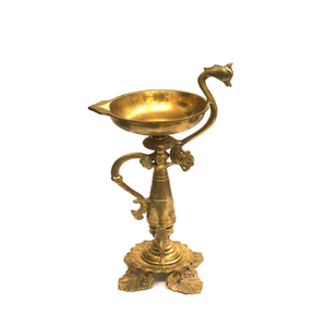 Lampe à huile en laiton de designer, motif paon en forme d'étoile, sur socle sculpté, disponible à prix de gros. - Product Image 2