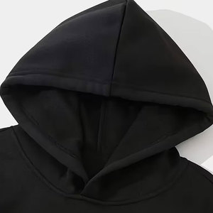 Sweats à capuche personnalisés avec impression en relief, streetwear moderne, coton mélangé avec tissu doux pour un style décontracté et actif - Product Image 3