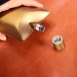 กระติกน้ำทรงแปลกตาเคลือบเงินคุณภาพสูง สำหรับเป็นอุปกรณ์เสริมบาร์ส่วนตัวระดับพรีเมียม ใช้ได้ทุกวันหรือในโอกาสพิเศษ นำเข้าจากอินเดีย - Product Image 2