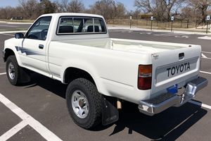 LISTO PARA ENVIAR MODELO ANTIGUO 1992  Deluxe 4x4 4 PickUp Truck Usada - Product Image 2