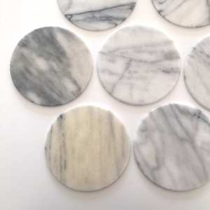 Sous-verre rond vintage en marbre blanc et gris, décoration de table en pierre naturelle - Product Image 1