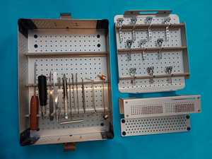 Kit d'instruments orthopédiques pour radius distal de 2,4 mm en acier inoxydable, avec vis, plaques et outils, pour usage manuel en milieu hospitalier destiné aux médecins - Product Image 6