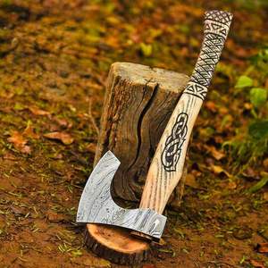 Hache forgée à la main très vendue, Hache viking barbue Ragnar, Hachette de chasse et d'extérieur avec manche gainé de cuir et fourreau en cuir - Product Image 1