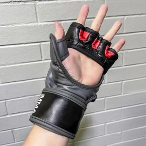 Gants d'entraînement MMA avancés avec design à demi-doigts et pouce fermé, poignées respirantes et légères, unisexe - Product Image 2
