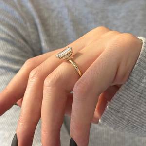 3 Carat Emerald Cut E VVS2 <b>Thin</b> Flush Fit Solitaire <b>Ring</b> , 14k Yellow Gold , IGI Certified - Product Image 5