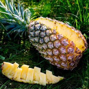 Wholesale Best Price Fresh Good Taste 100% Natural Highest Grade Tropical Pineapple 1kg 15-20cm Austria for Bulk for Sale - Product Image 1