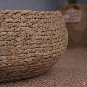 ตะกร้าสานจากฟางธรรมชาติสำหรับแมว ระบายอากาศได้ดี ใช้ข่วนเล็บได้ รูปทรงกลม เย็นสบายในฤดูร้อน พร้อมหูจับน่ารัก - Product Image 4